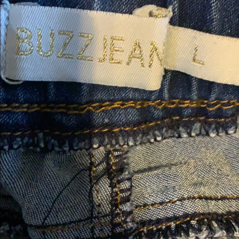 Shorts - Picture 3 of 3
